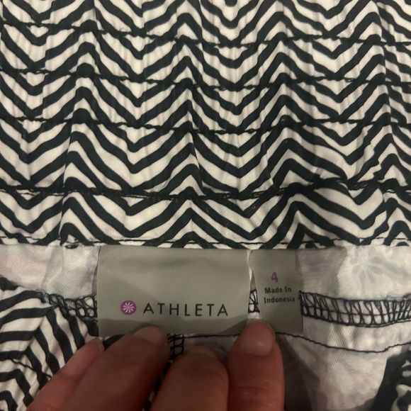 Athleta Flower Hawaian Print Shorts Size 4 - Picture 2 of 2